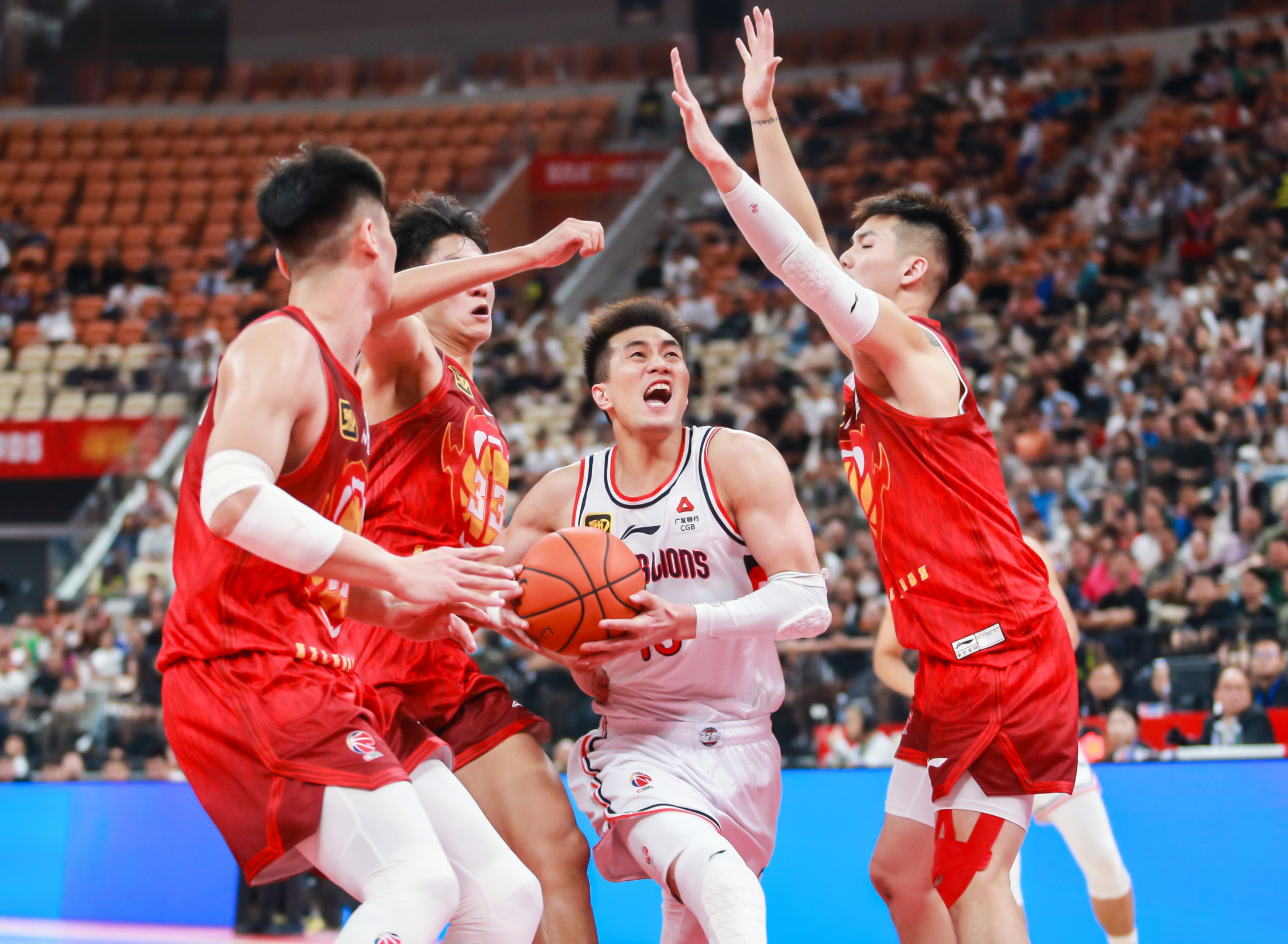 开云体育官网-中超今夜走向成谜，广州队遗憾出局，目标明确，身体对抗强度拉满