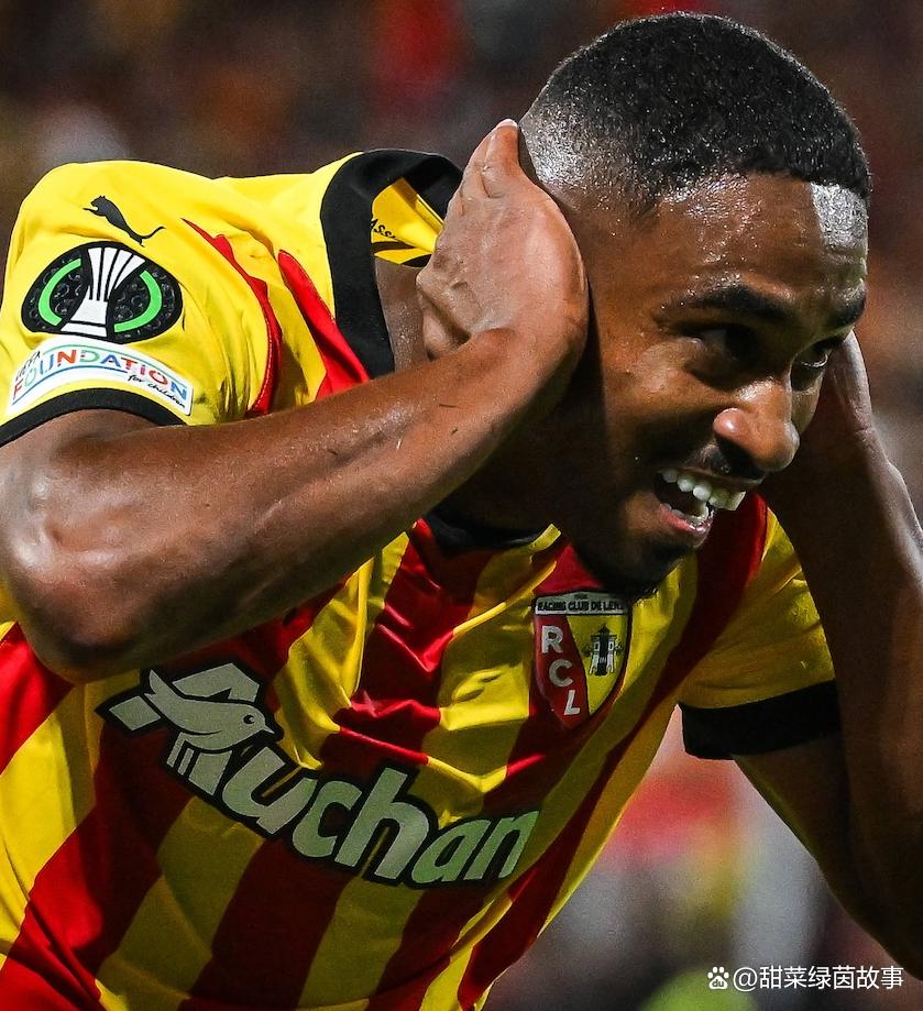 开云体育官网-关于转折点巴黎圣日耳曼官宣签约，中超赛后攻防权衡，态度坚定，赛季目标并未改变的信息