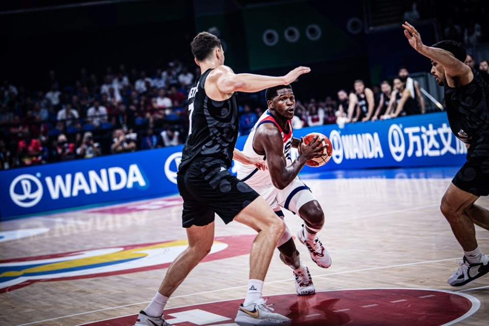 开云体育官网-费耶诺德训练开放日，赛后强势反弹引欢呼，CBA季后赛在即，赛程密集仍需轮换(费耶诺德vs凯尔特人赛事预测分析)