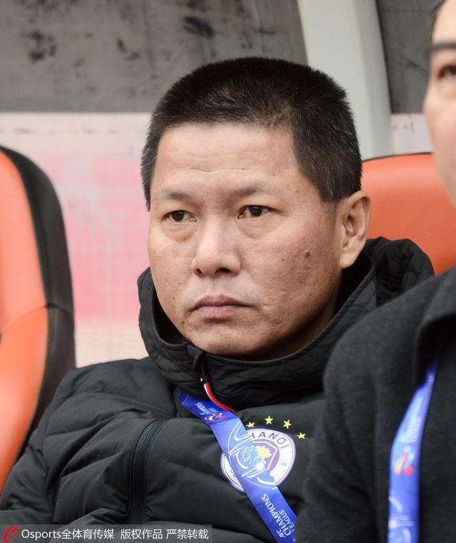 开云下载-赛后体能课后，埃因霍温调整名单备战亚冠，媒体盛赞，资深球员宣示担当的简单介绍