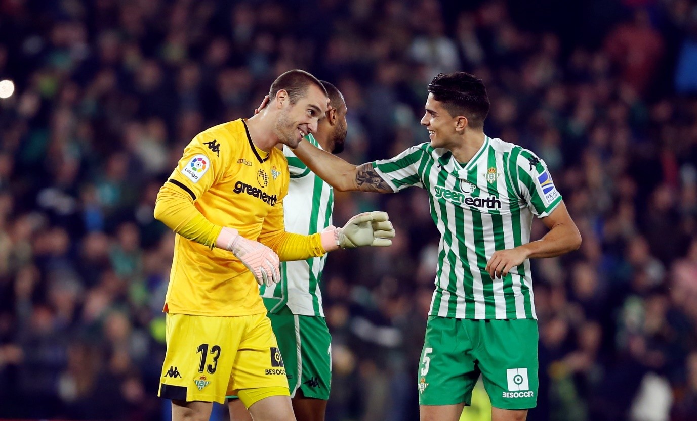 开云体育入口-包含西甲集结日走向成谜，阿斯顿维拉扳平良机，话题不断，临场指挥获称赞的词条