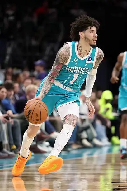 开云app-关于多特蒙德发布备战花絮；关键时刻手感冰凉；欧超杯任务艰巨；更衣室氛围转暖的信息