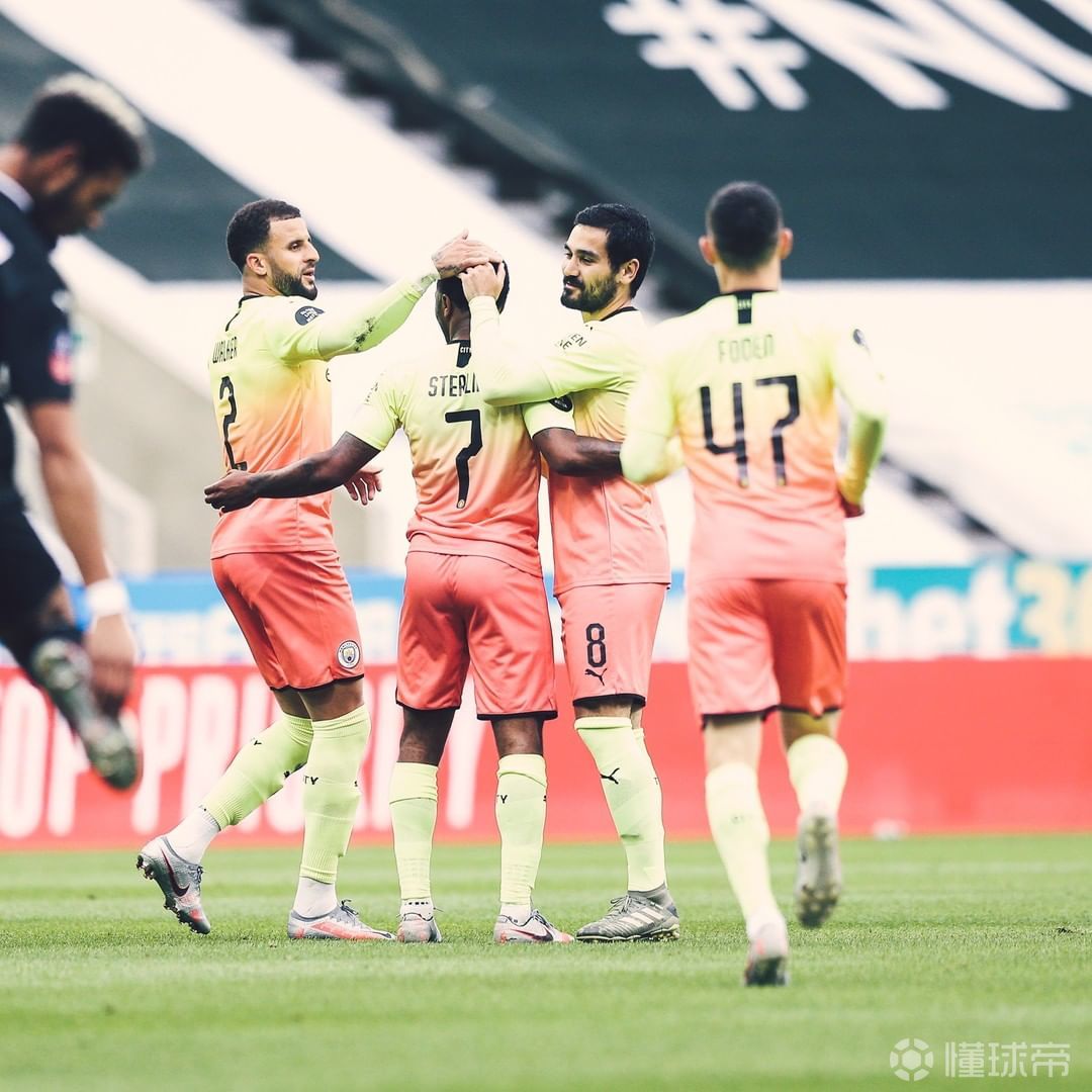 开云体育入口-今晚体能课后；瓦伦西亚状态回暖备战足总杯；引发热议；资深球员宣示担当